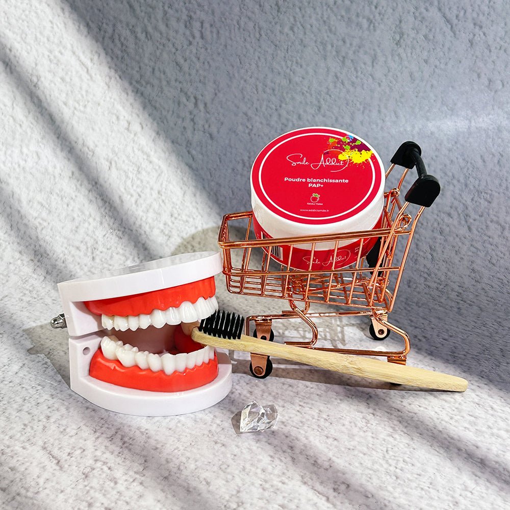 Poudre Blanchissante Fraise PAP+ – Dents Blanches | Smile Addict | Smile Addict