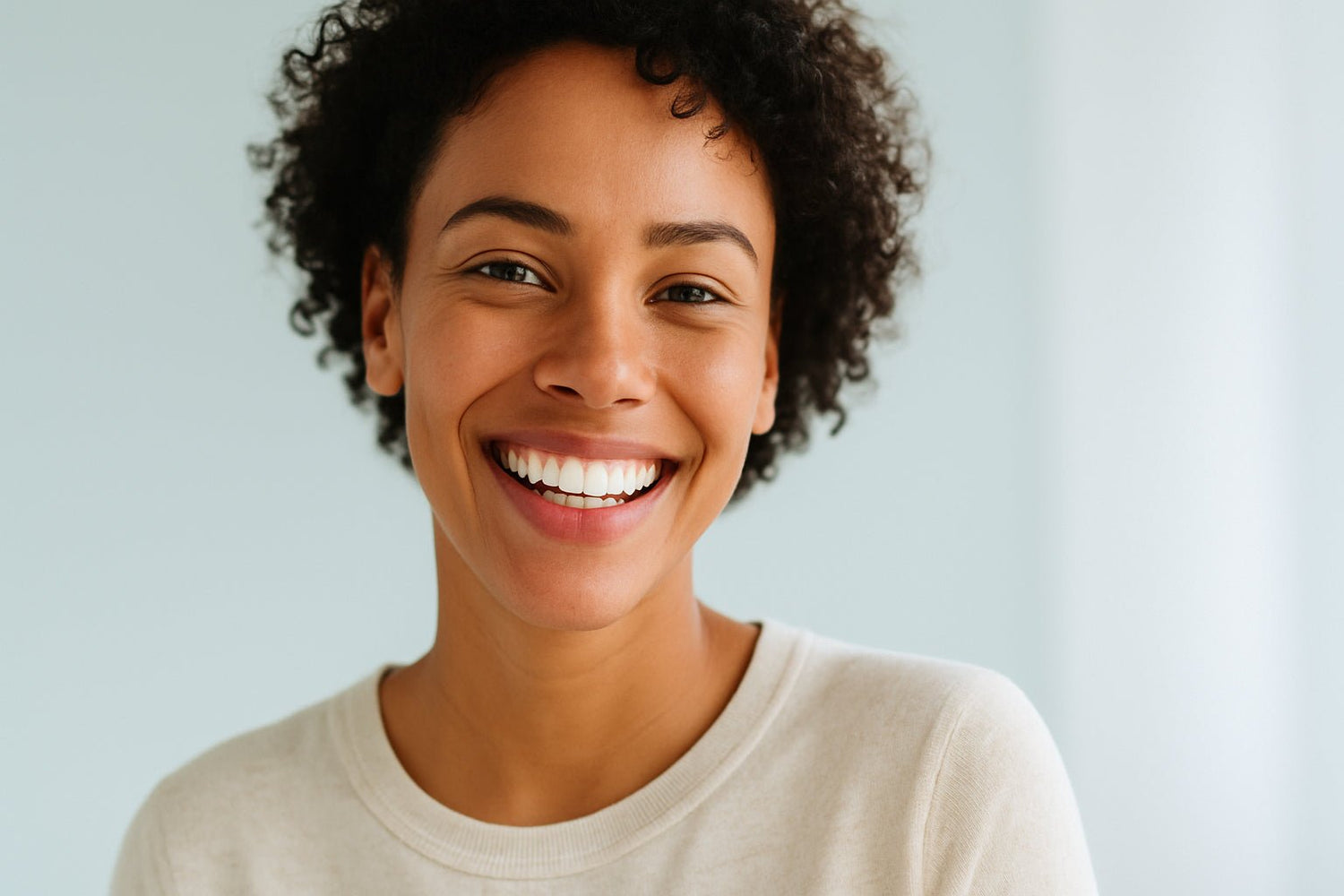 Comment avoir un sourire radieux à domicile : la routine blancheur naturelle qui change tout - Smile Addict