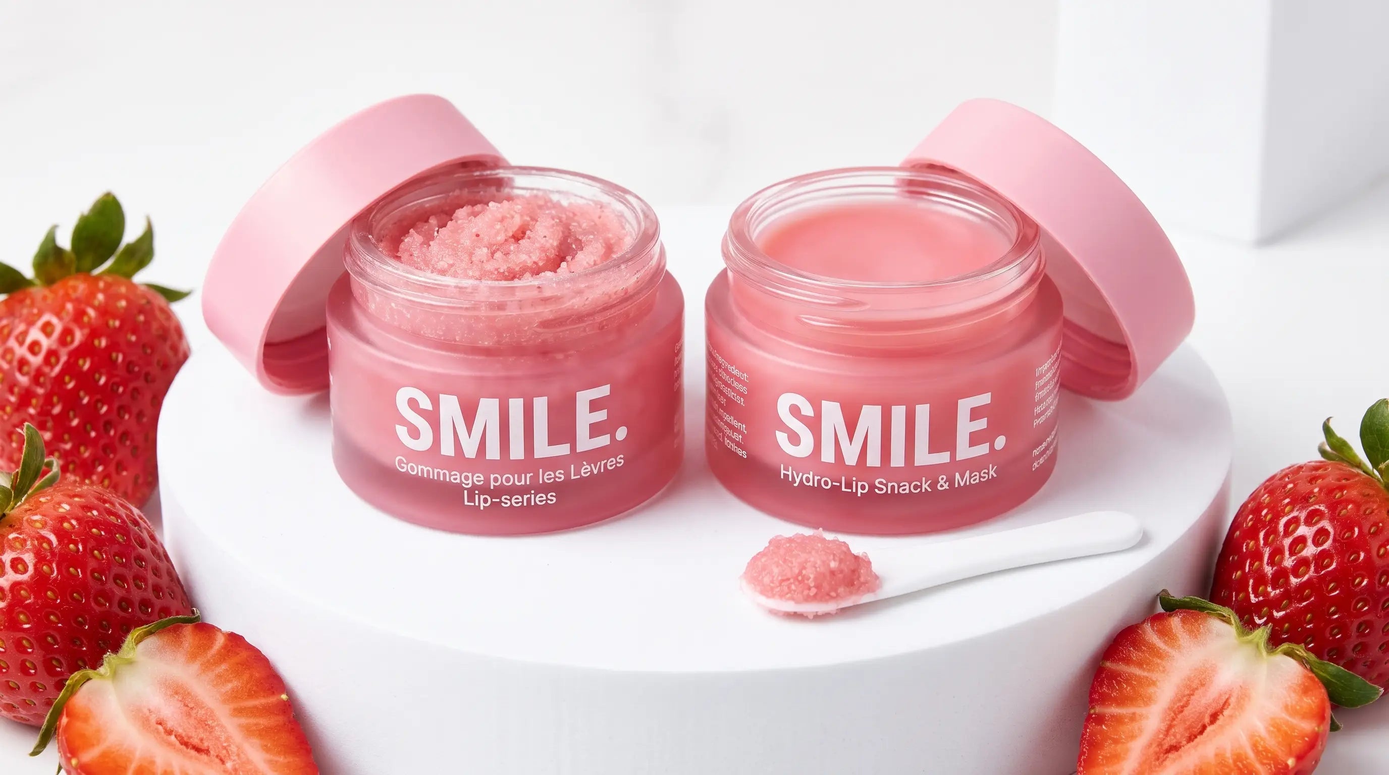 Duo Soin Lèvres Luxe Smile Addict : pot de gommage pour les lèvres à la texture granuleuse et pot de masque hydratant