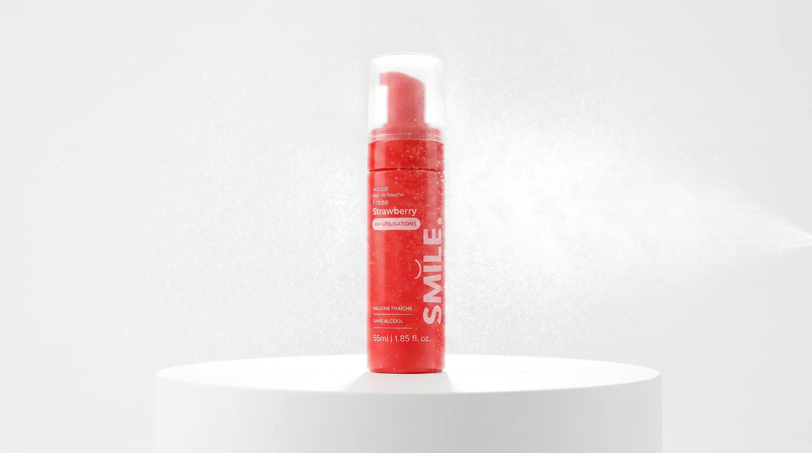 Bain de bouche mousseux saveur Fraise Smile Addict, flacon pompe rouge, sans alcool