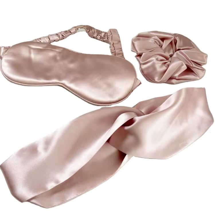 SET 3 PIECES SATIN ROSE – Masque de Nuit, Bandeau & Chouchou